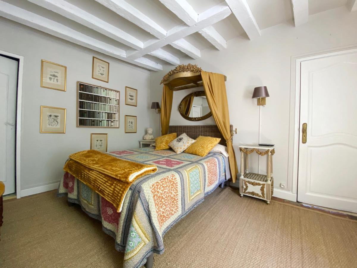 Le Petit Chateau De Sainte Colombe Bouges-le-Chateau Exterior photo